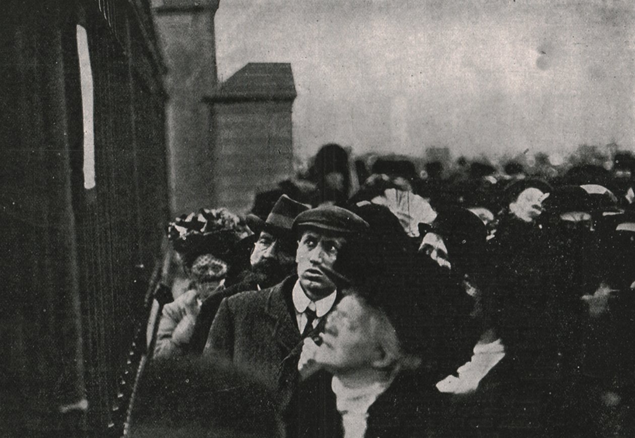 Officiële kennisgeving van de dood van koning Edward VII buiten Buckingham Palace, mei 1910 door Unbekannt