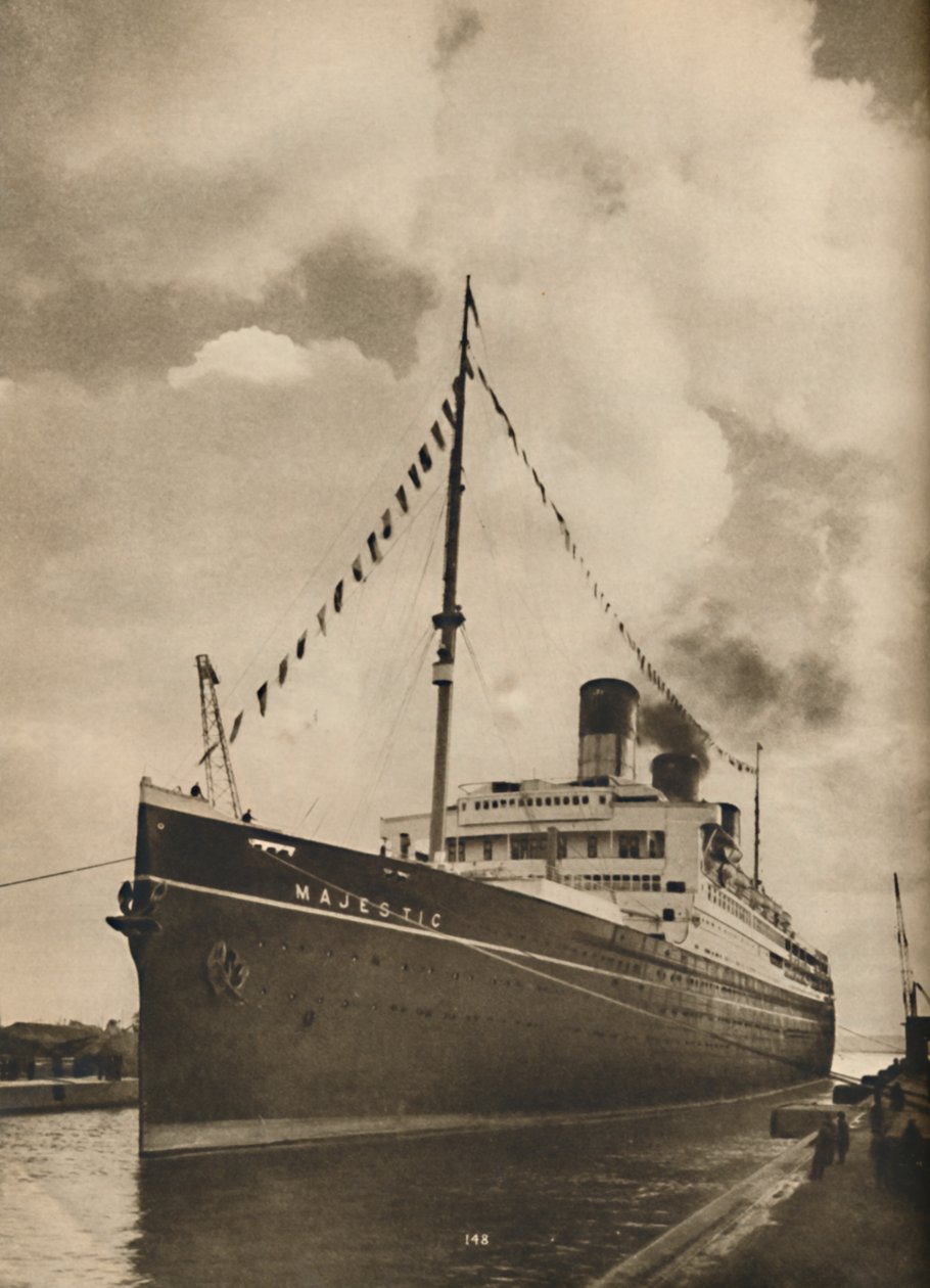 Een van de grootste schepen ter wereld, de Majestic van de Cunard White Star Line, 1936 door Unbekannt