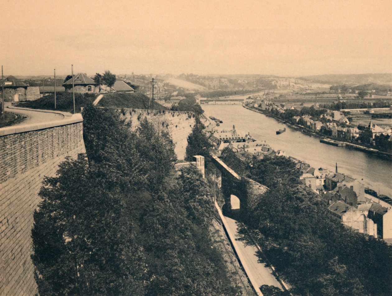 Panorama van de Maas gezien vanaf de Route Merveilleuse, ca. 1900 door Unbekannt