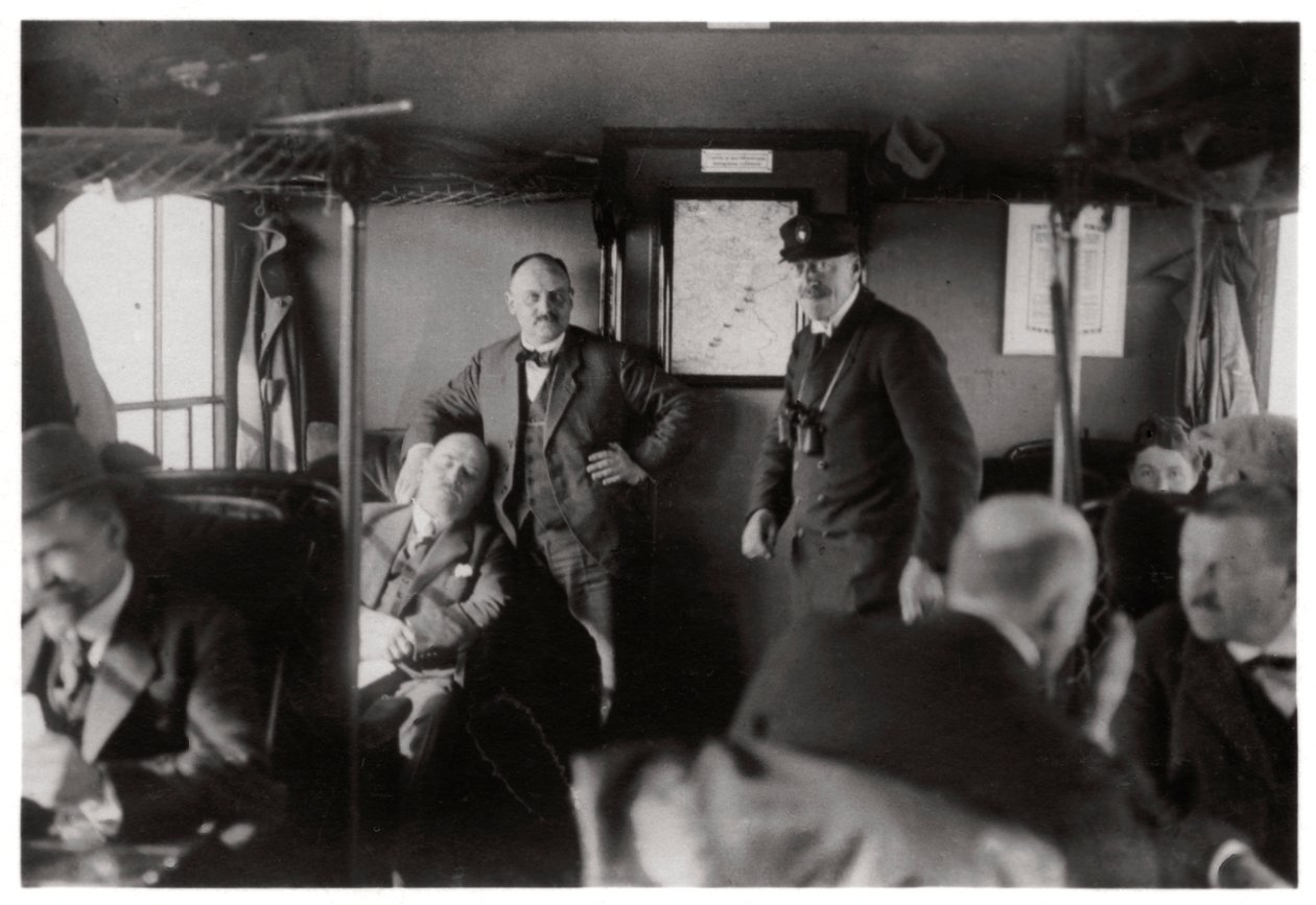 Passagierscompartiment van een Zeppelin, Bodenmeer, Duitsland, ca. 1909-1933 1933 door Unbekannt