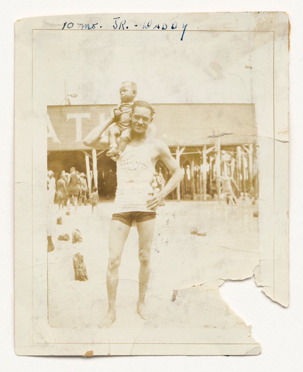 Foto van Kpl. Lawrence Leslie McVey met zijn zoon, Lawrence McVey Jr., 1925 door Unbekannt
