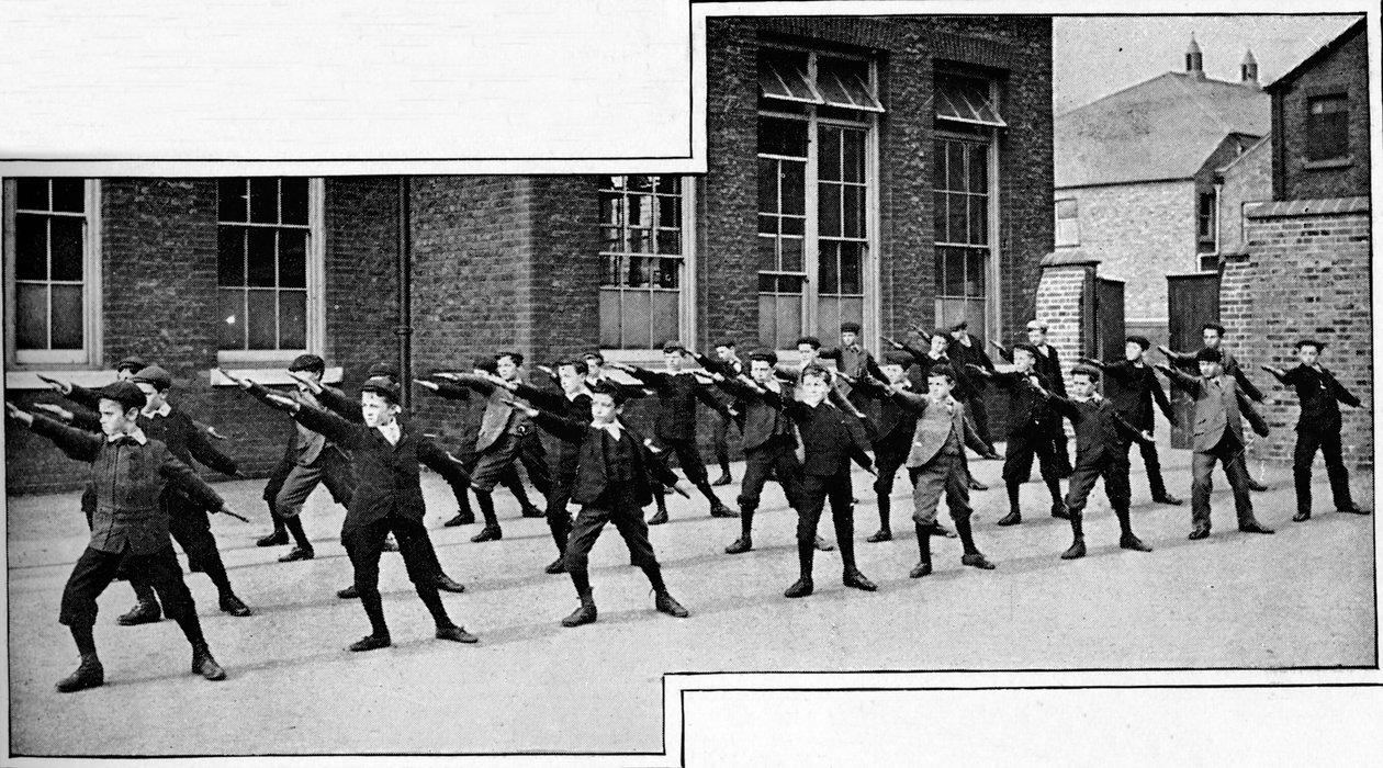 Lichamelijke oefening op een Londense school, ca. 1900-1901 door Unbekannt