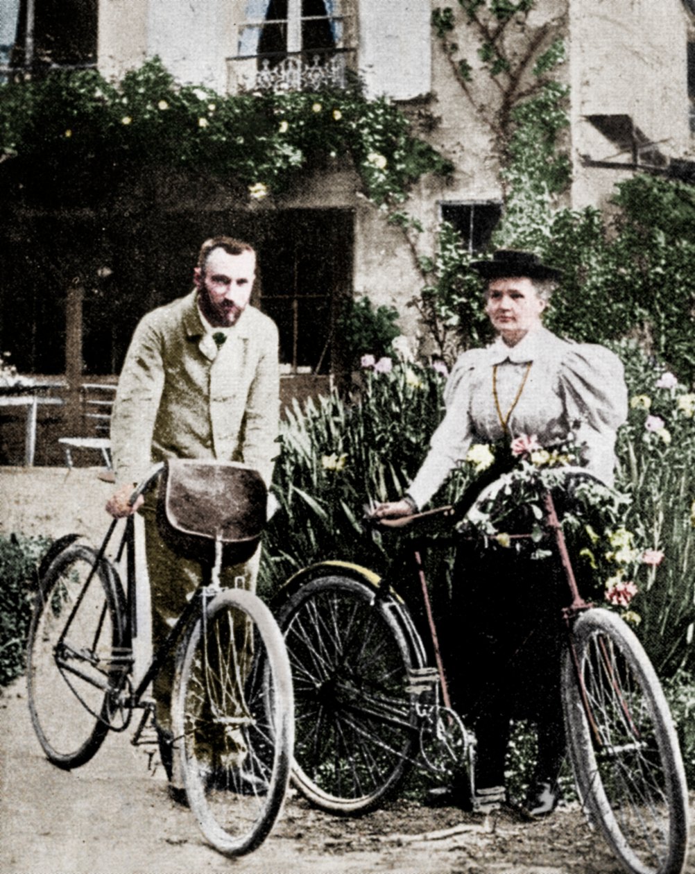 Pierre en Marie Curie, Franse natuurkundigen, bereiden zich voor om te gaan fietsen door Unbekannt