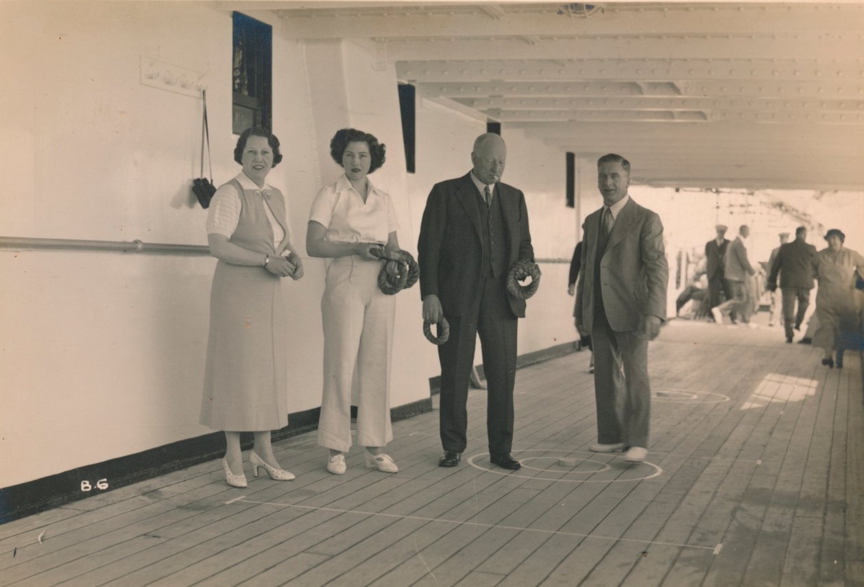 Quoits spelen aan boord van de SS Arandora Star, 1936 door Unbekannt