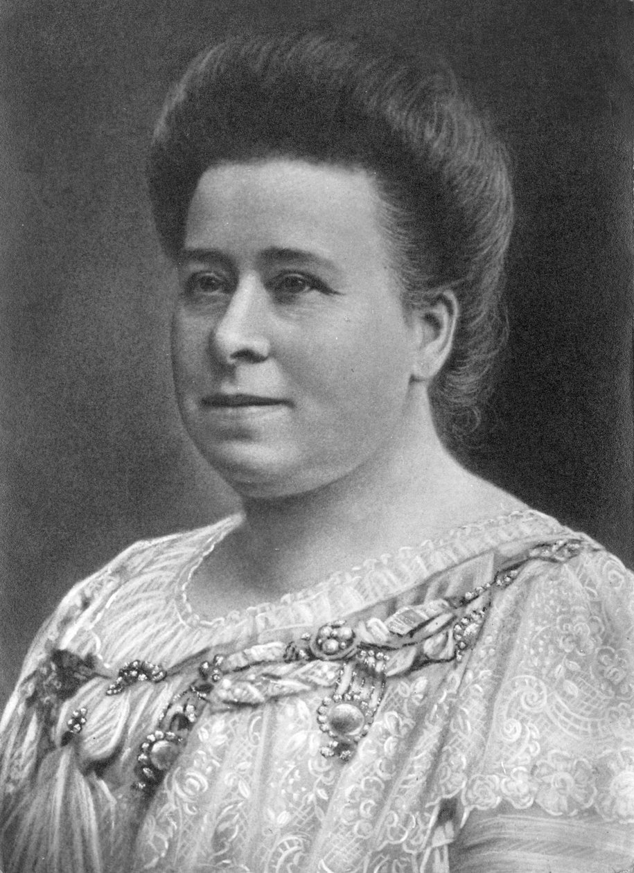 Portret van vrouw mogelijk Walter Nurnbergs grootmoeder, Duitsland 1910 (geretoucheerd) door Unbekannt