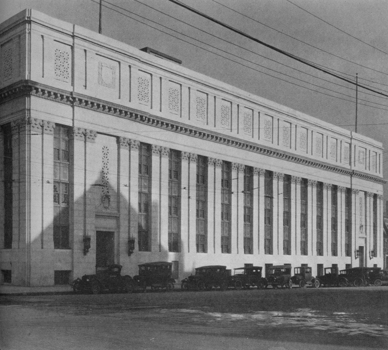Hoofdfacade van de Vrijmetselaarstempel, Birmingham, Alabama door Unbekannt