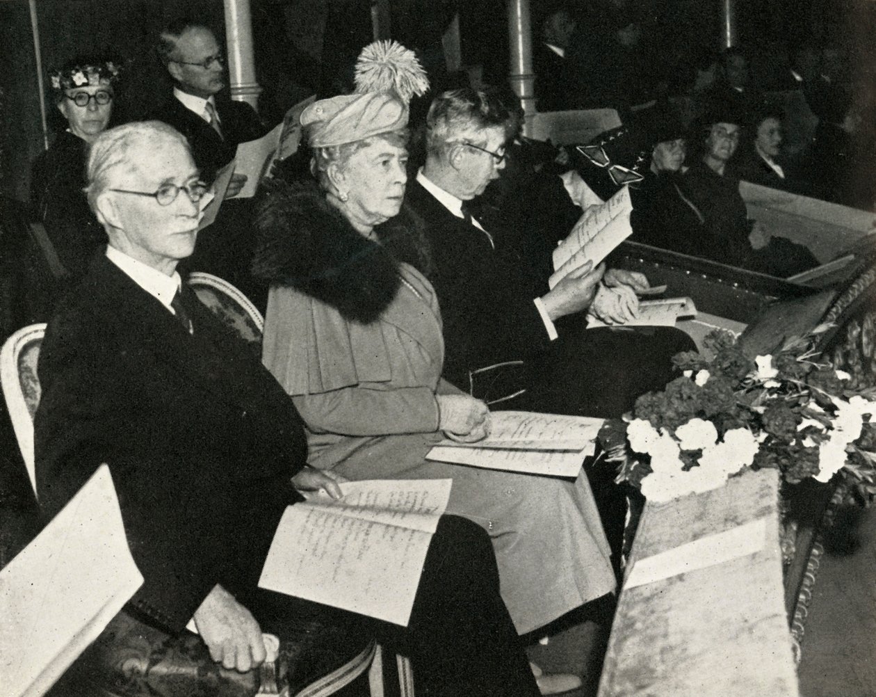 Koningin Mary bij het Dankfeest voor de Overwinning concert, Royal Albert Hall door Unbekannt