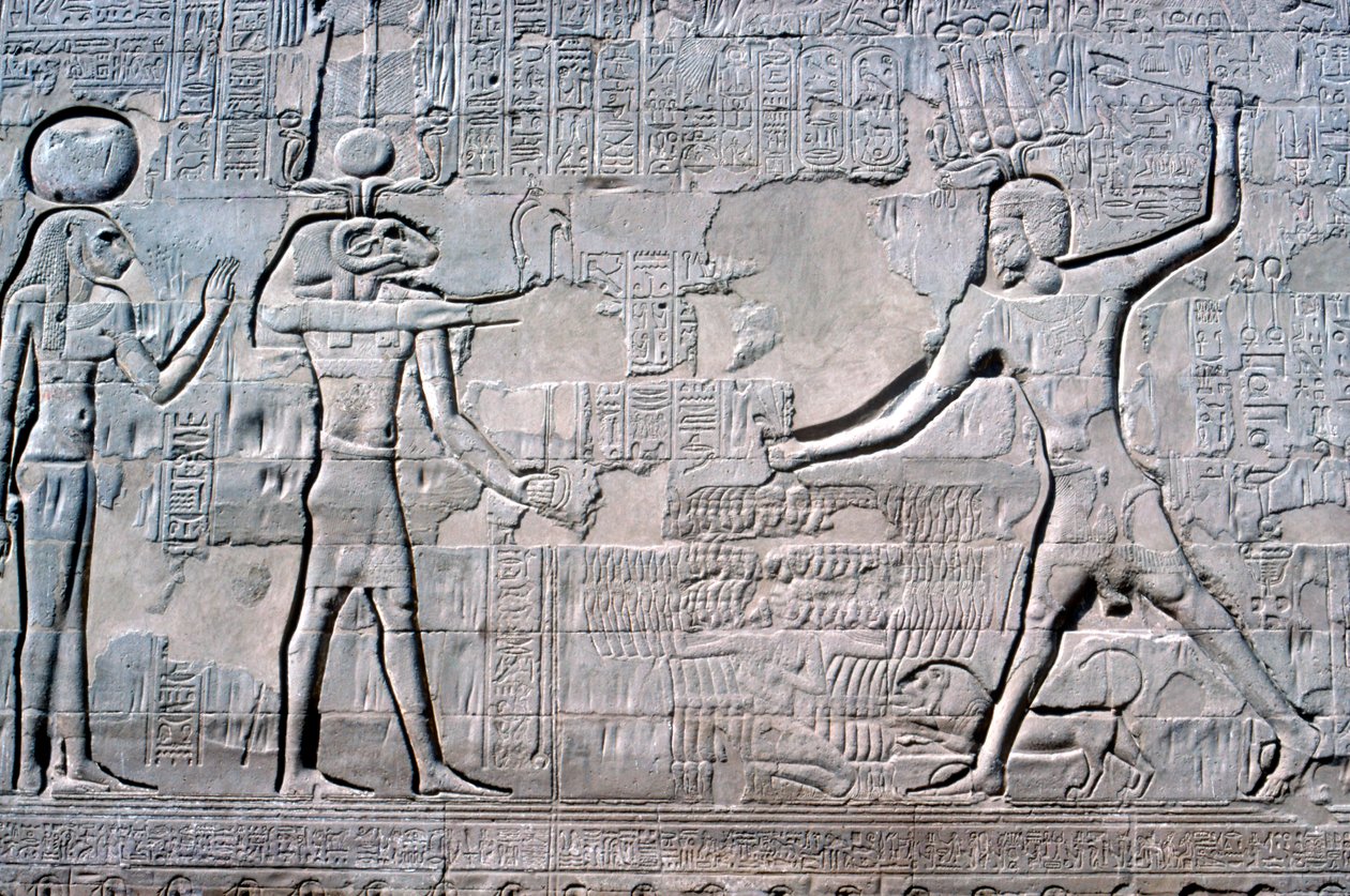 Reliëf van Farao voor Knum & Sekhmet, Tempel van Khnum, Ptolemaïsche & Romeinse Periodes door Unbekannt