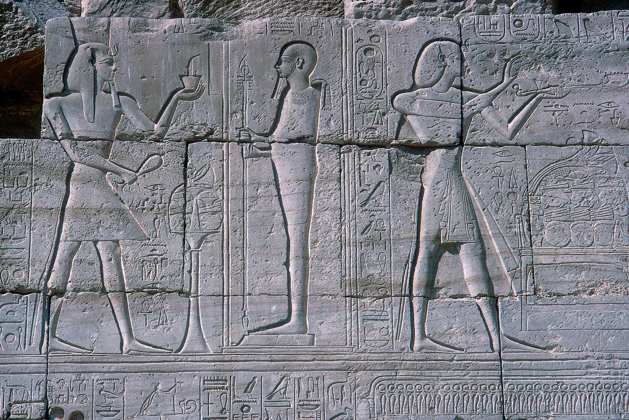 Reliëf toont Ramses II voor Ptah, Het Ramesseum, Tempel van Ramses II, Luxor, Egypte, ca. 1250 v.Chr. door Unbekannt
