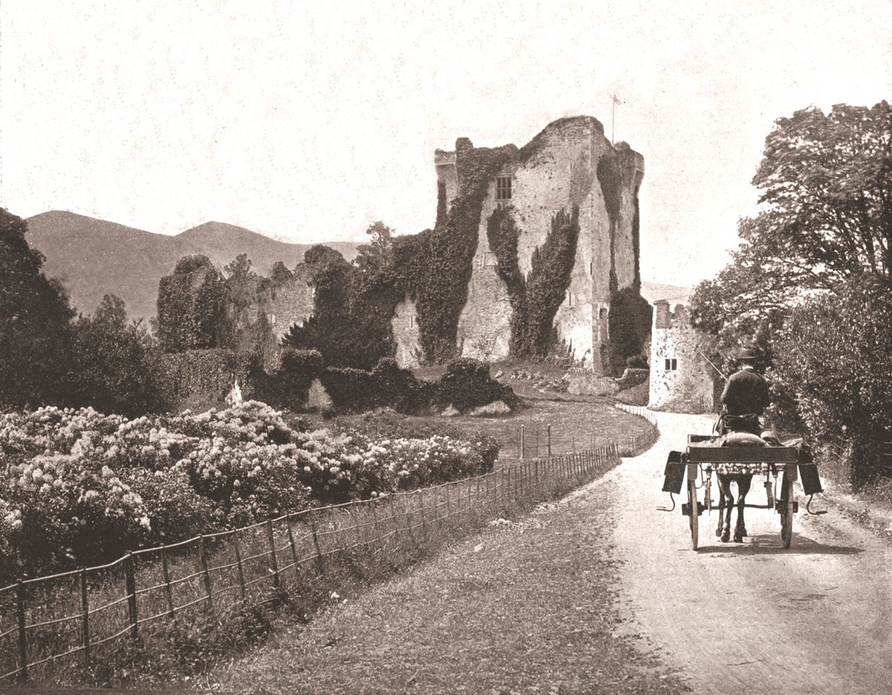 Ross Castle, Isle of Ross, County Kerry, Ierland, 1894 door Unbekannt