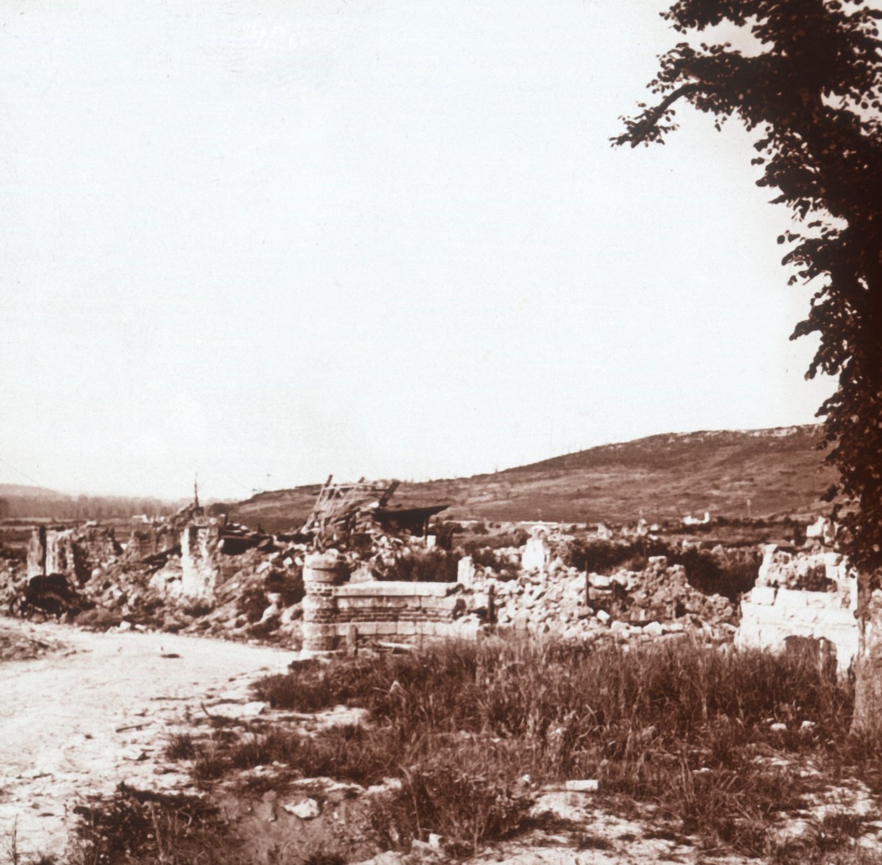 Ruïnes, Chauny, Noord-Frankrijk, ca. 1914-ca. 1918 door Unbekannt