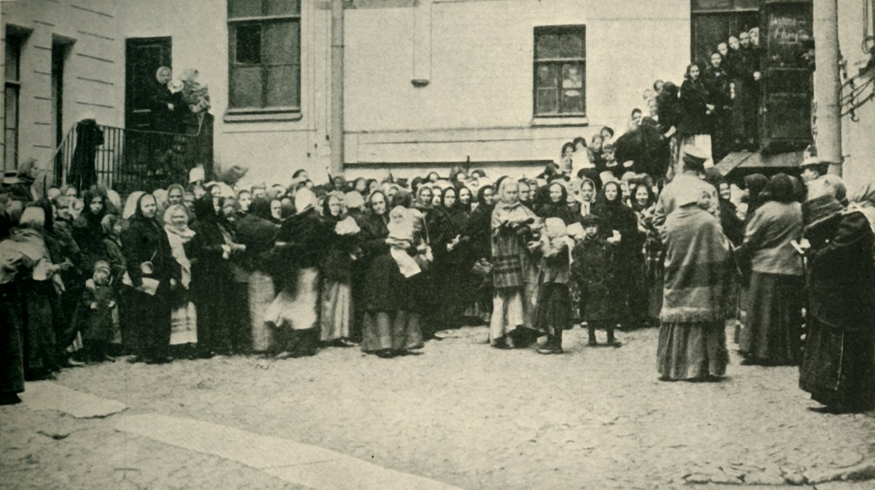 Russische soldatenvrouwen wachten op nieuws van het front, Eerste Wereldoorlog, 1915 door Unbekannt