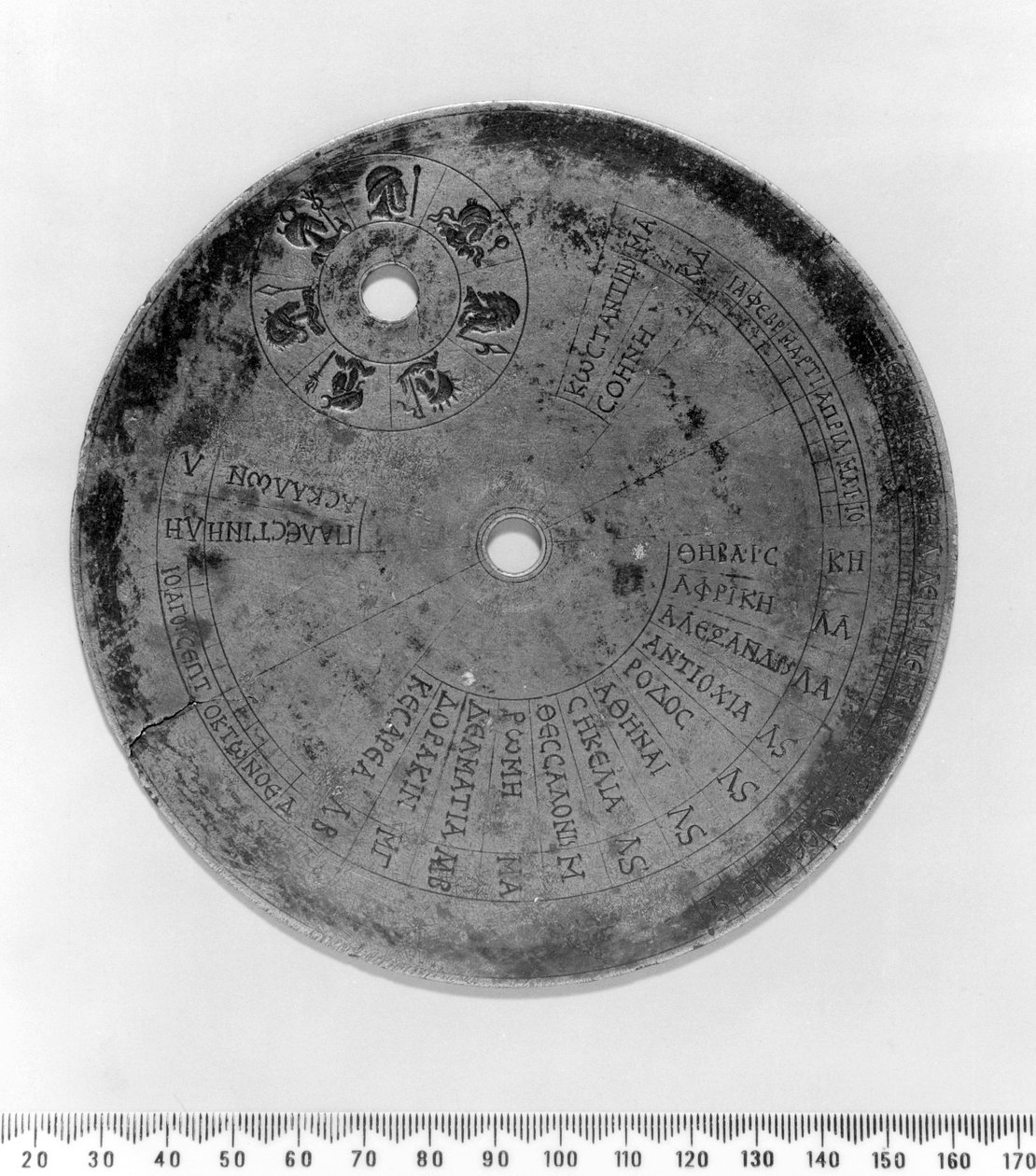 Zonnewijzers, hoogte Delen van een Byzantijnse draagbare zonnewijzer, ca. AD 520 door Unbekannt