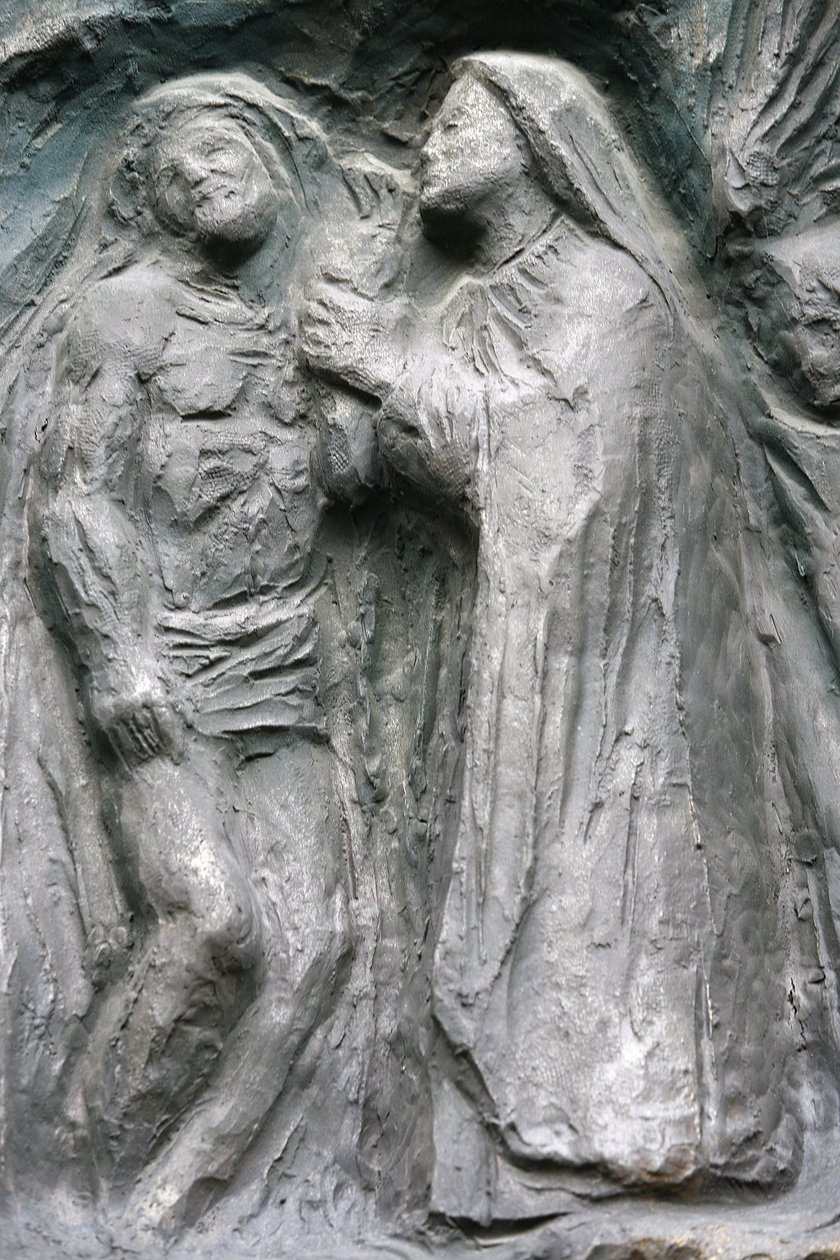 Kerk Saint-Pierre de Montmartre: Notre Dame deurbeeldhouwwerk: Jezus wordt van het kruis gehaald, Parijs, Frankrijk door Unbekannt