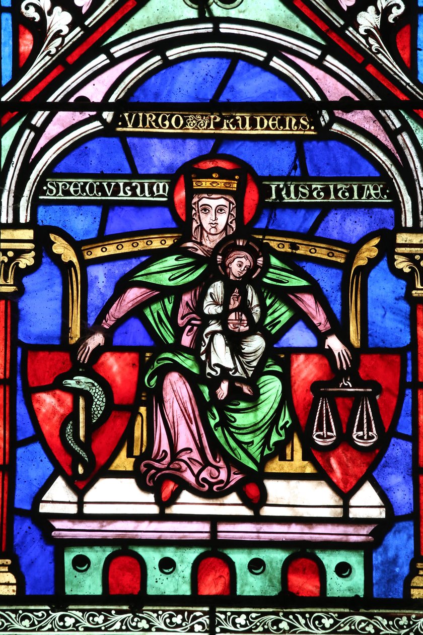 Saint Fargeau kerk. Glas-in-lood raam. Maagd Maria en het kind Jezus door Unbekannt