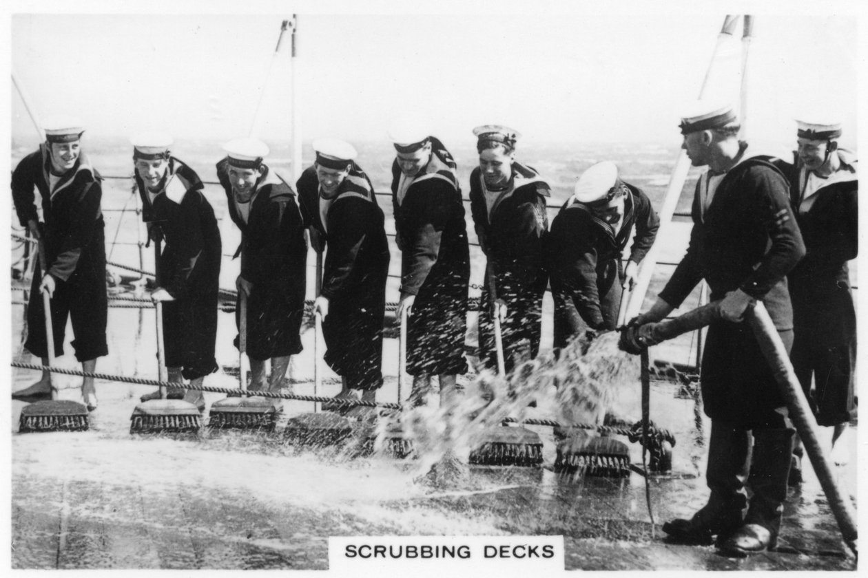 Het dek schrobben aan boord van HMS Nelson, 1937 door Unbekannt