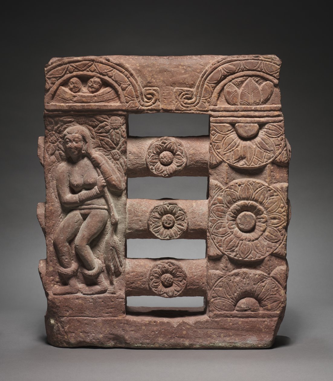 Sectie van Monolithische Reling met Bader en Lotus Medaillons, c. 150-250 door Unbekannt