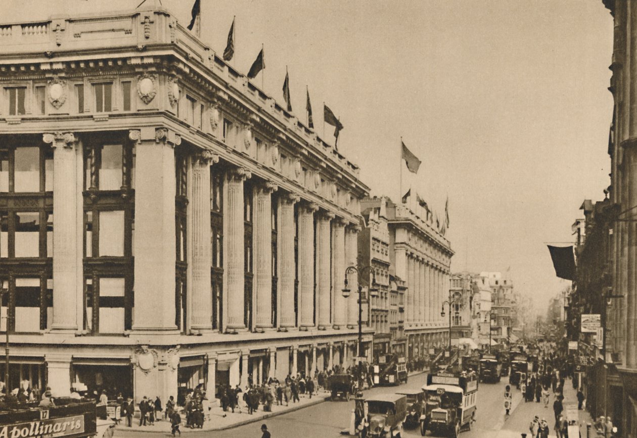 Selfridges en de laatste van de oude Oxford Street winkels die het gebouw opslokte, ca. 1935 door Unbekannt