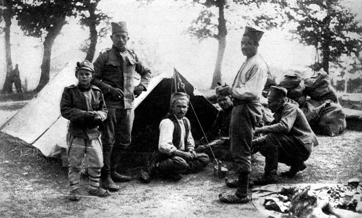 Servische soldaten kamperen, Eerste Wereldoorlog, 1914 door Unbekannt