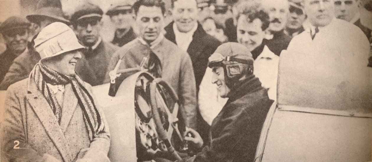 Het aandrijfmechanisme tonen aan geïnteresseerde toeschouwers, ca. 1927, 1935 door Unbekannt