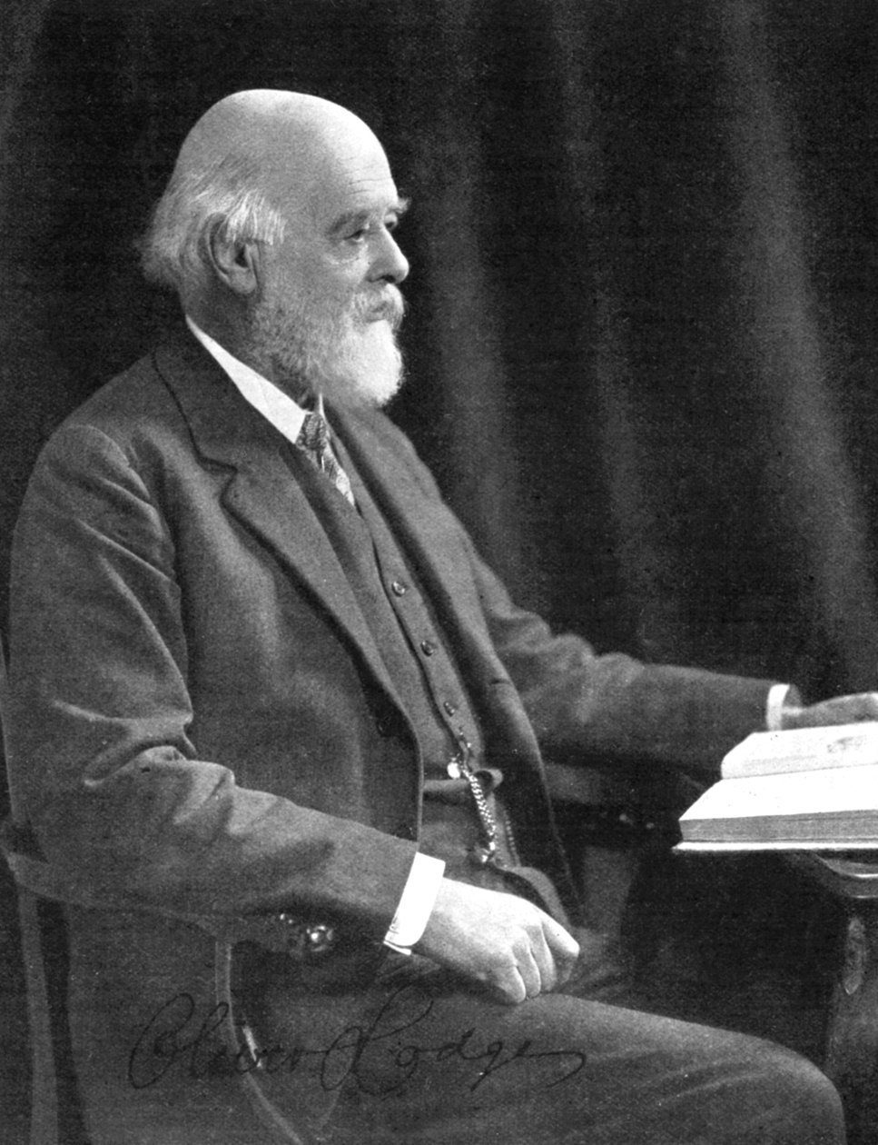 Sir Oliver Joseph Lodge 1851-1940, Engelse natuurkundige en schrijver, begin 20e eeuw door Unbekannt