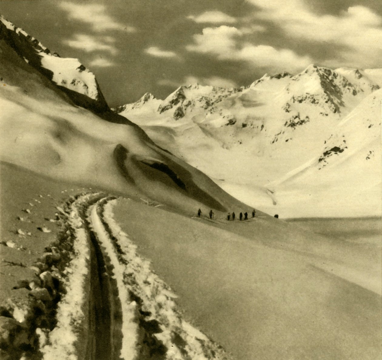 Skiën op de Alpeiner Ferner gletsjer in de Stubai Alpen, Oostenrijk, ca. 1935 door Unbekannt
