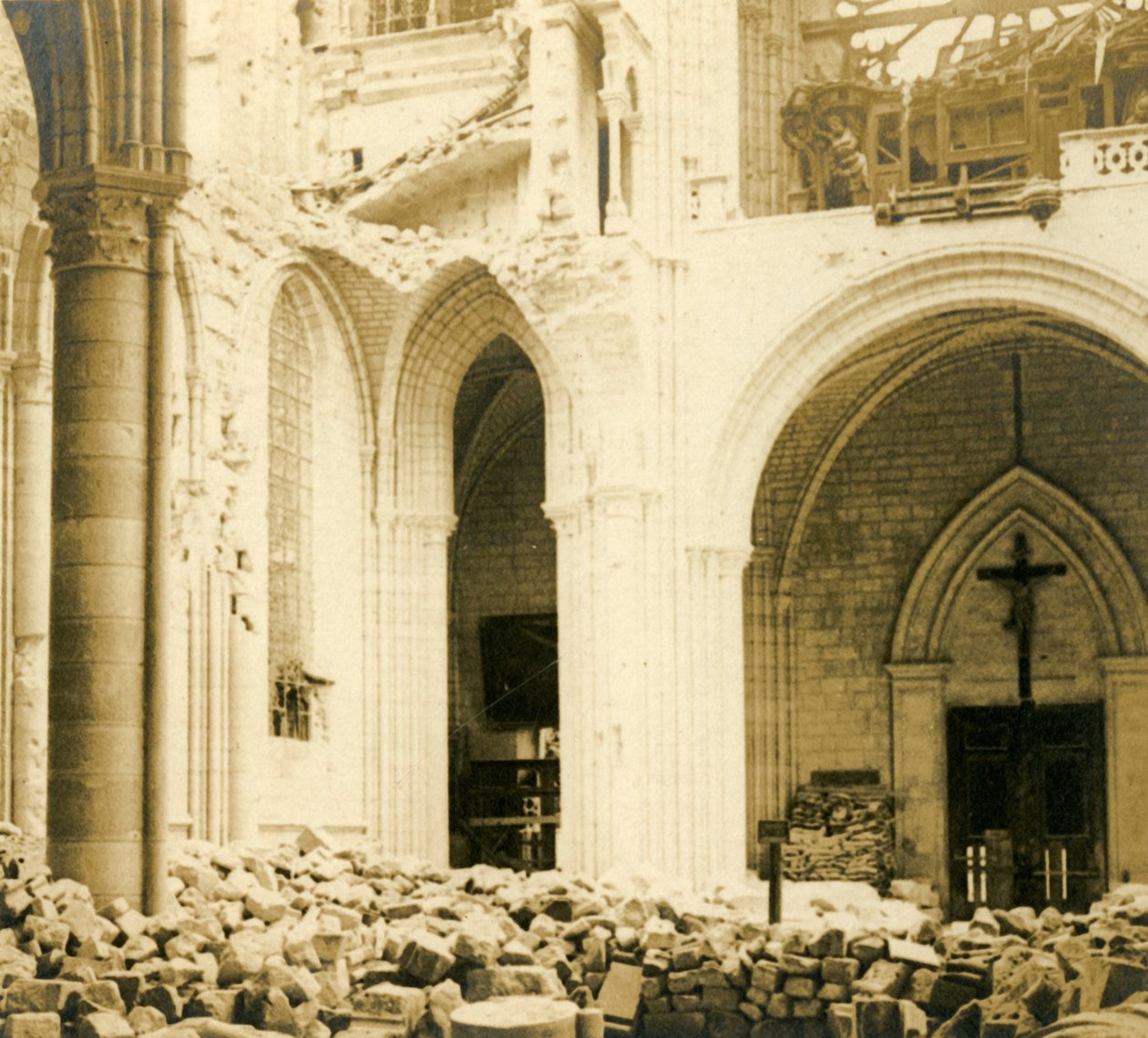 Kathedraal van Soissons, Soissons, Noord-Frankrijk, c1914-c1918 door Unbekannt