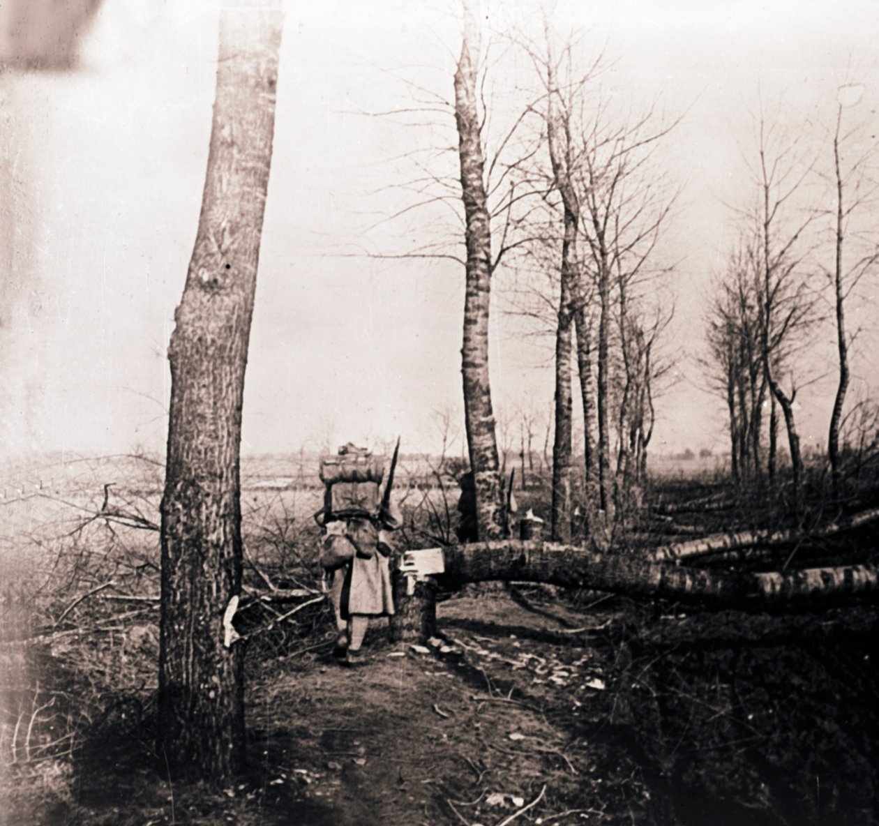 Soldaat met rugzak, c1914-c1918 door Unbekannt