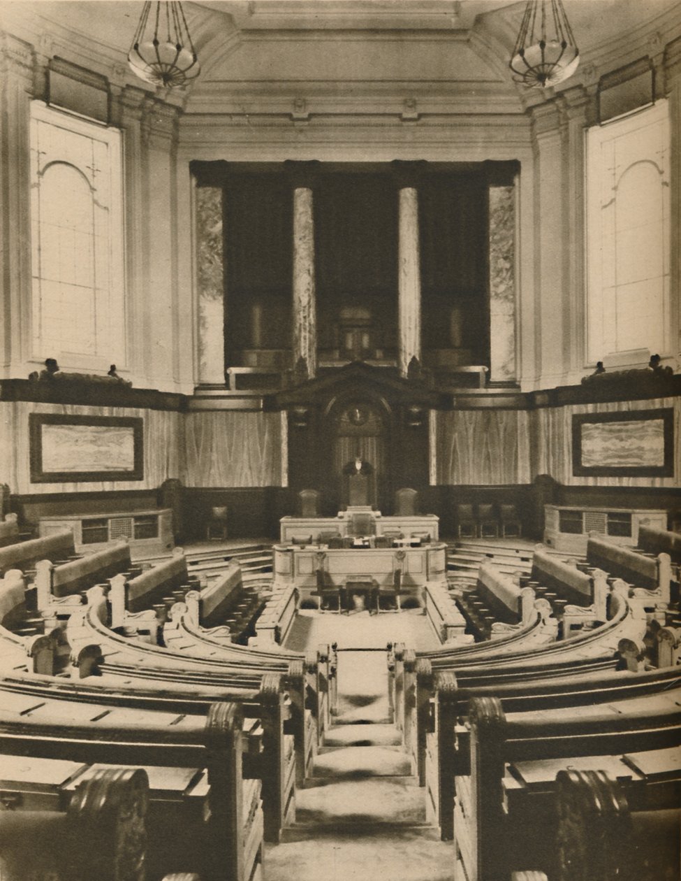 Prachtige zaal voor de beraadslagingen van de leden van de London County Council, ca. 1935 door Unbekannt