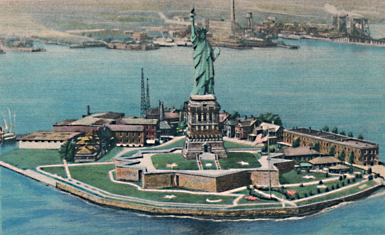 Vrijheidsbeeld op Bedloes Island in de haven van New York. New York City, ca. 1940s door Unbekannt
