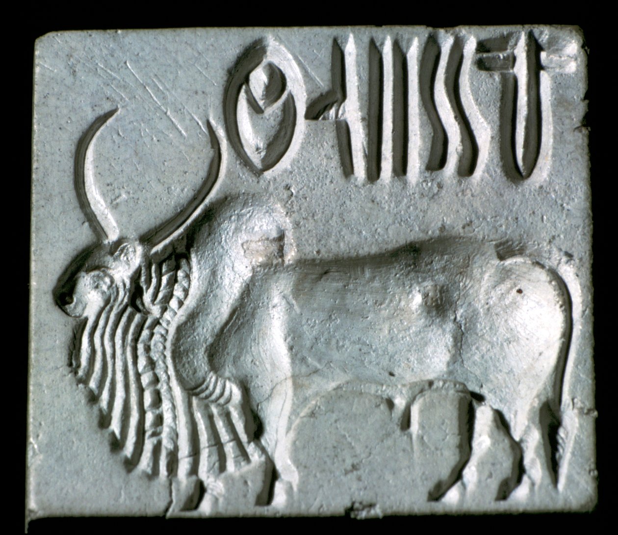 Steatiet zegel met gebochelde stier, Indusvallei, Mohenjo-Daro, 2500 - 2000 v.Chr. door Unbekannt