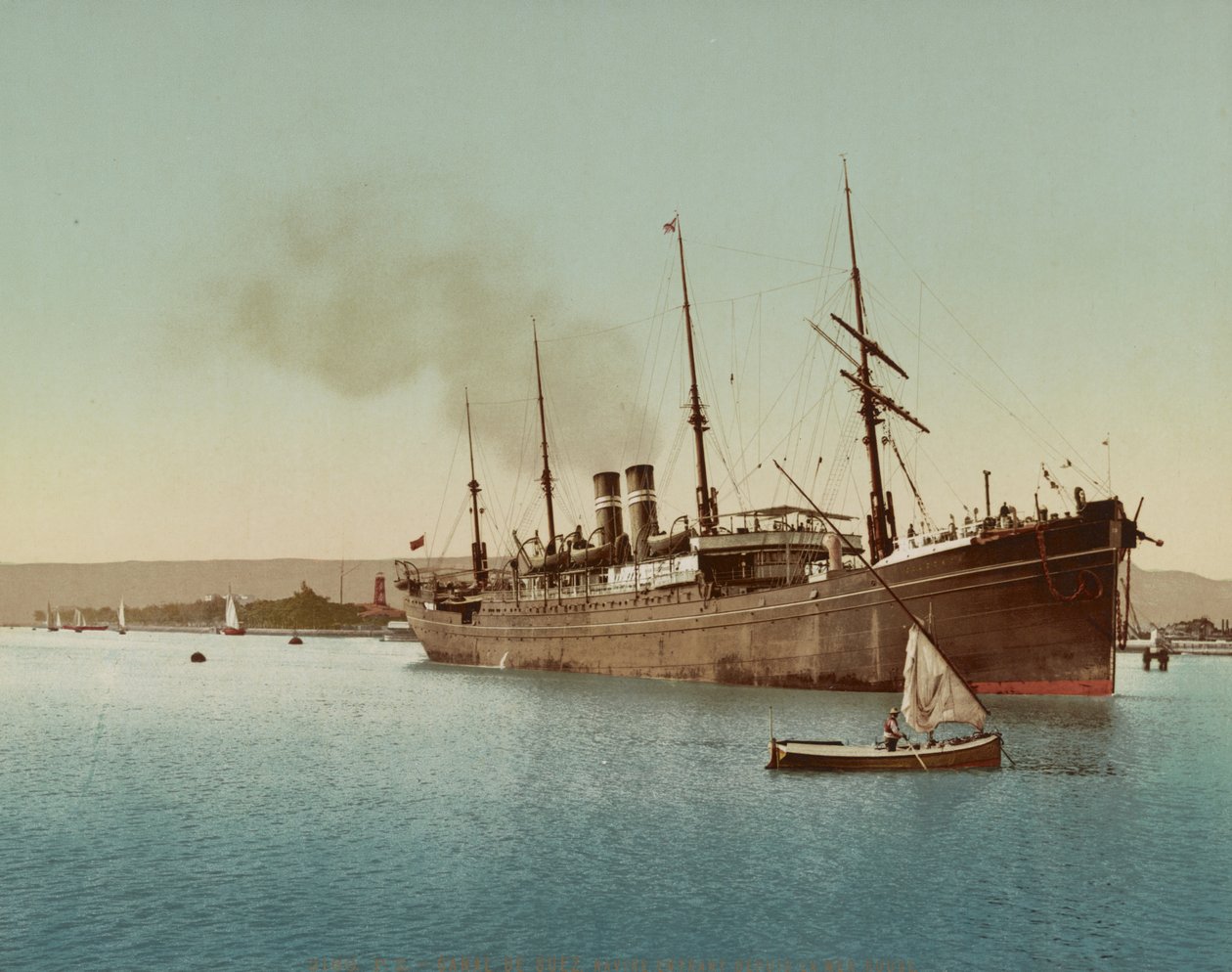 Suezkanaal, schip dat de Rode Zee binnenvaart nabij Port Tewfic, ca. 1900 door Unbekannt