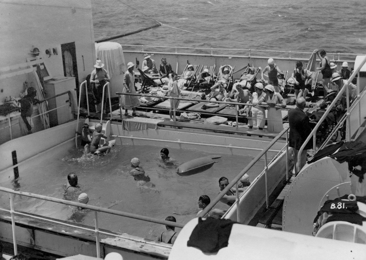 Zwembad aan boord van de RML Atlantis, c1929-c1939 door Unbekannt