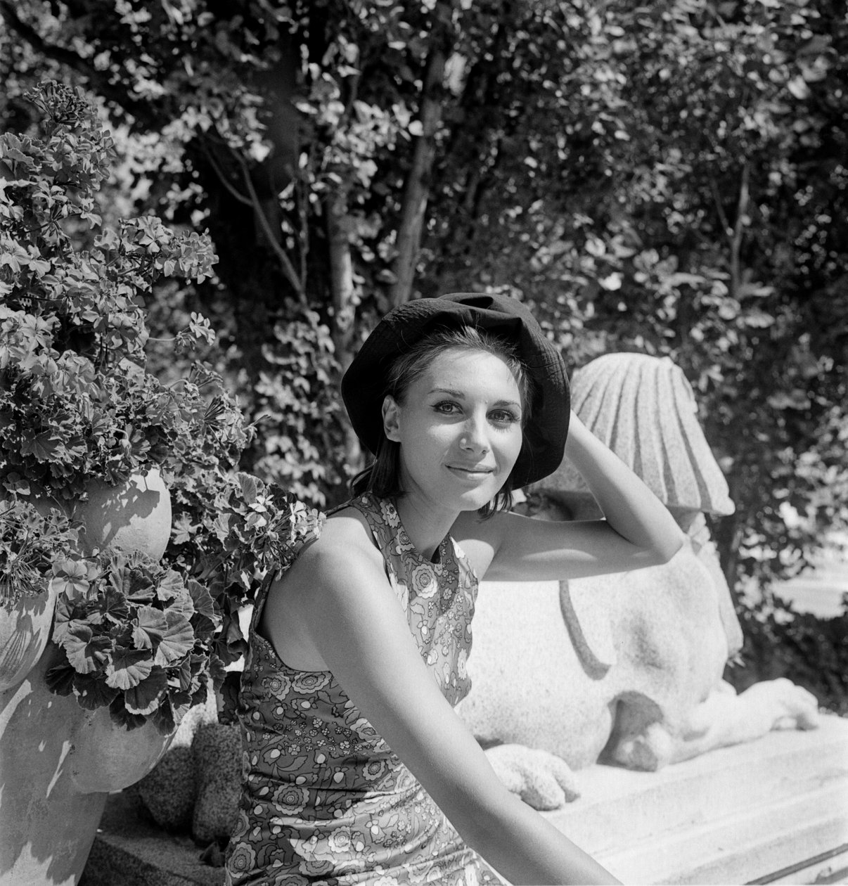 De actrice Paola Pitagora op het XXV internationale filmfestival in Lido, Venetië - 1964 door Unbekannt