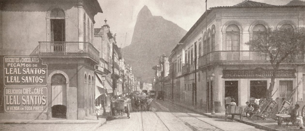Het Botafogo-einde van de modieuze Rua Sao Clemente. Corcovado in de verte, 1914 door Unbekannt