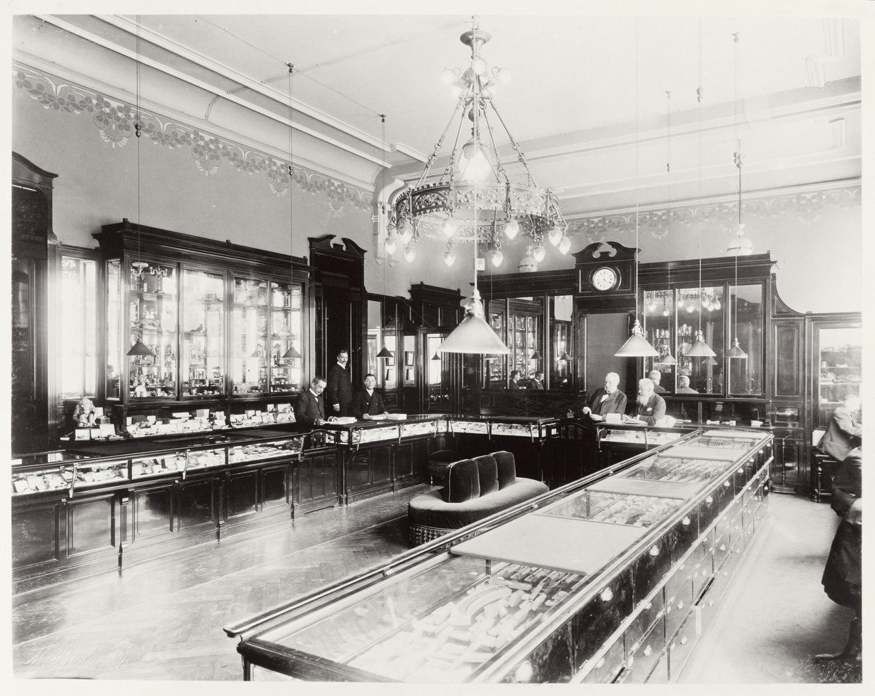 Het Faberge Emporium door Unbekannt