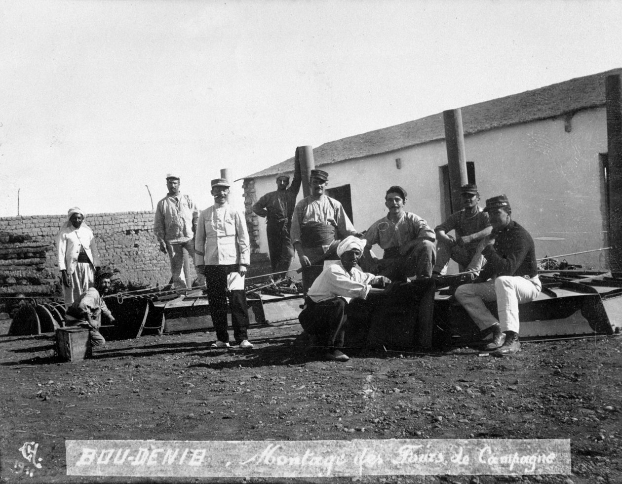 Het Franse Vreemdelingenlegioen op manoeuvres, Boudenib, Marokko, 1911 door Unbekannt