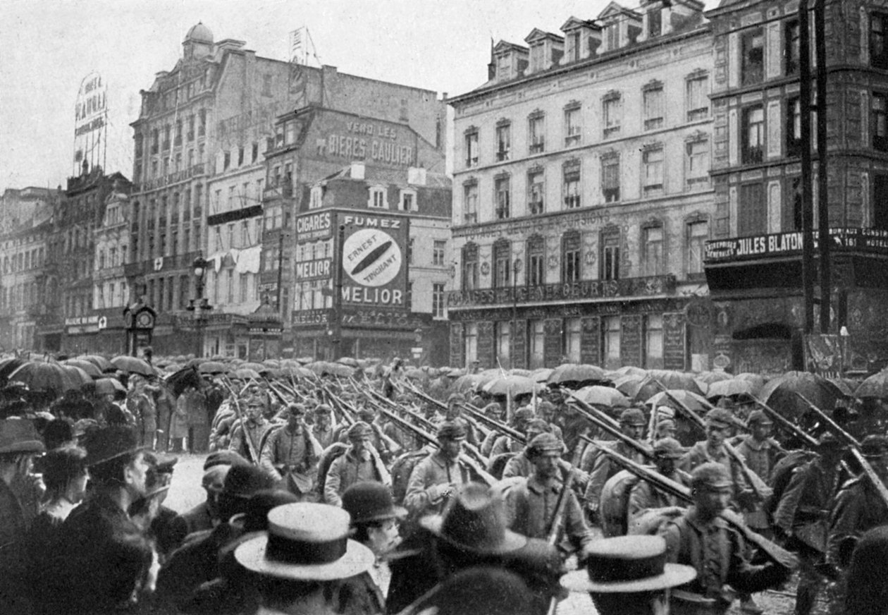 Het Duitse leger marcheert door Brussel, Eerste Wereldoorlog, c1914 1920 door Unbekannt