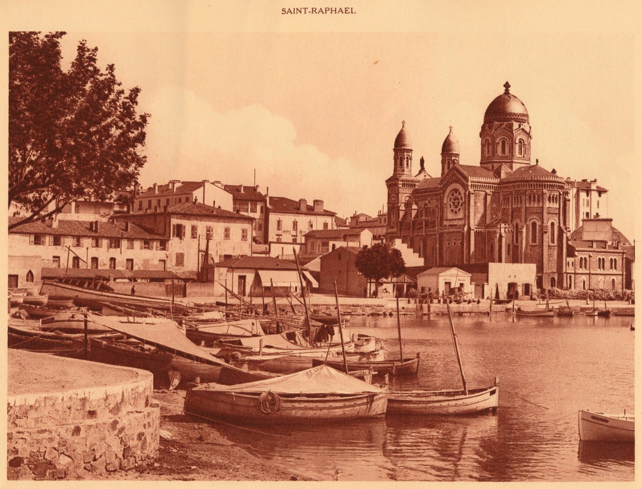 De haven en de kerk, Saint Raphael, 1930 door Unbekannt