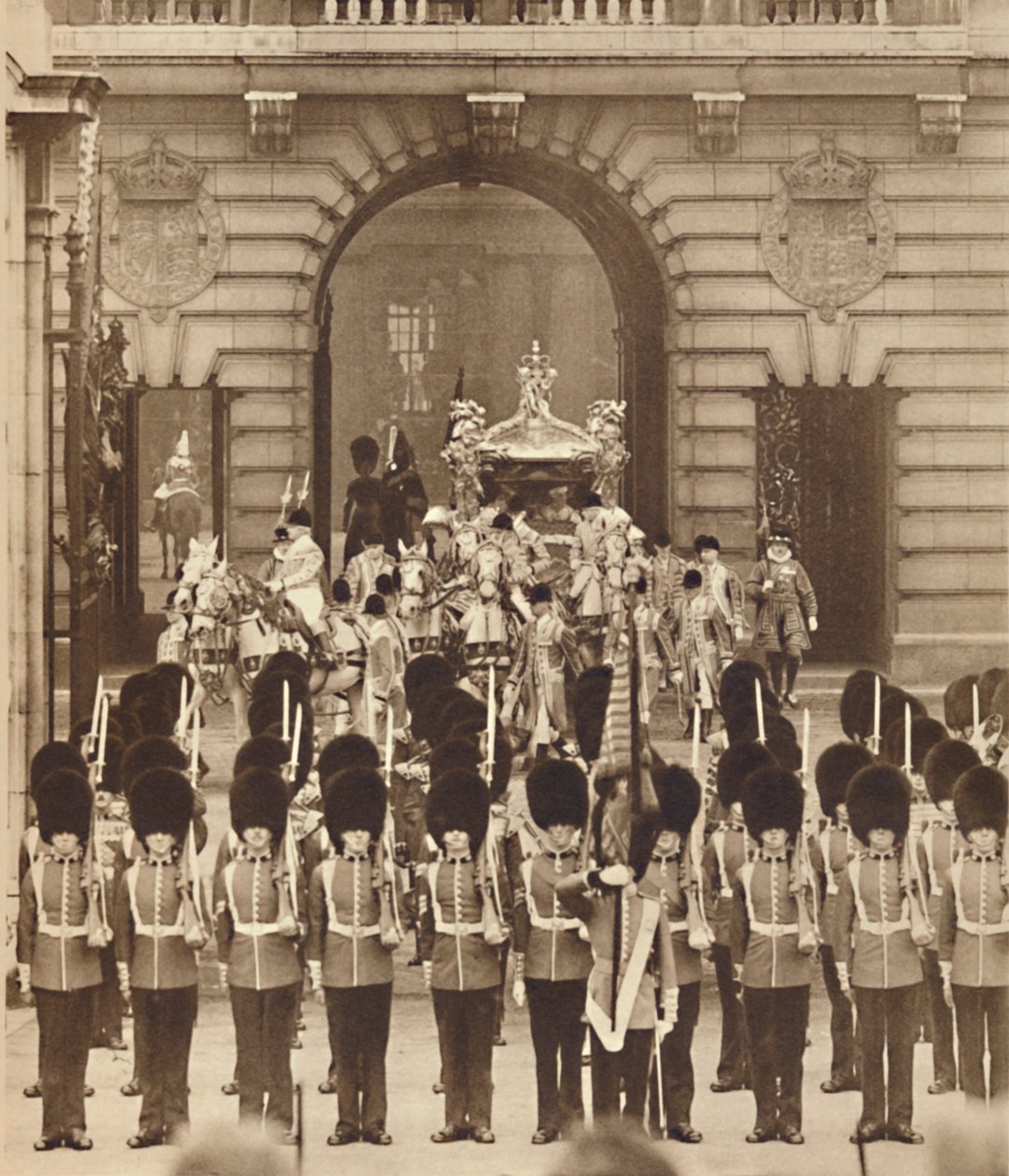 De Koning en Koningin verlaten het Paleis voor hun Kroning, 1937 door Unbekannt