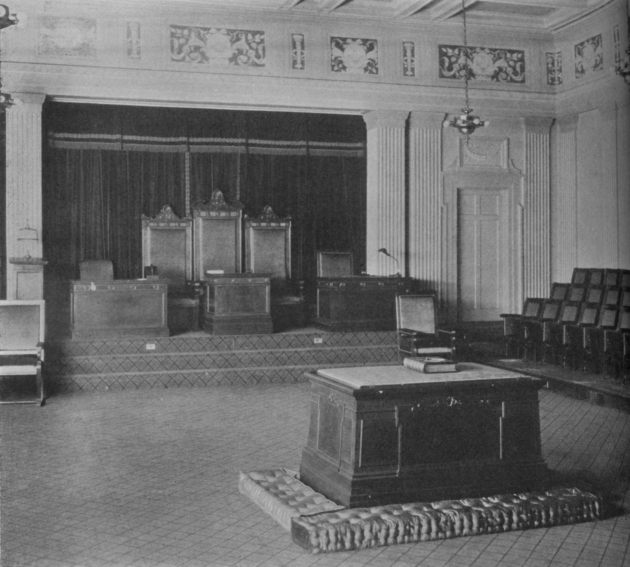 De Lodge Kamer, met Decoratieve Fries, Masonic Temple, Birmingham, Alabama, 1924 door Unbekannt