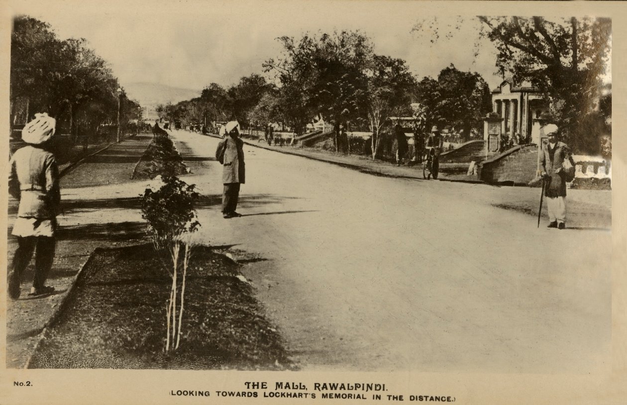 The Mall, Rawalpindi - richting Lockharts Memorial in de verte, ca. 1918-1939 door Unbekannt