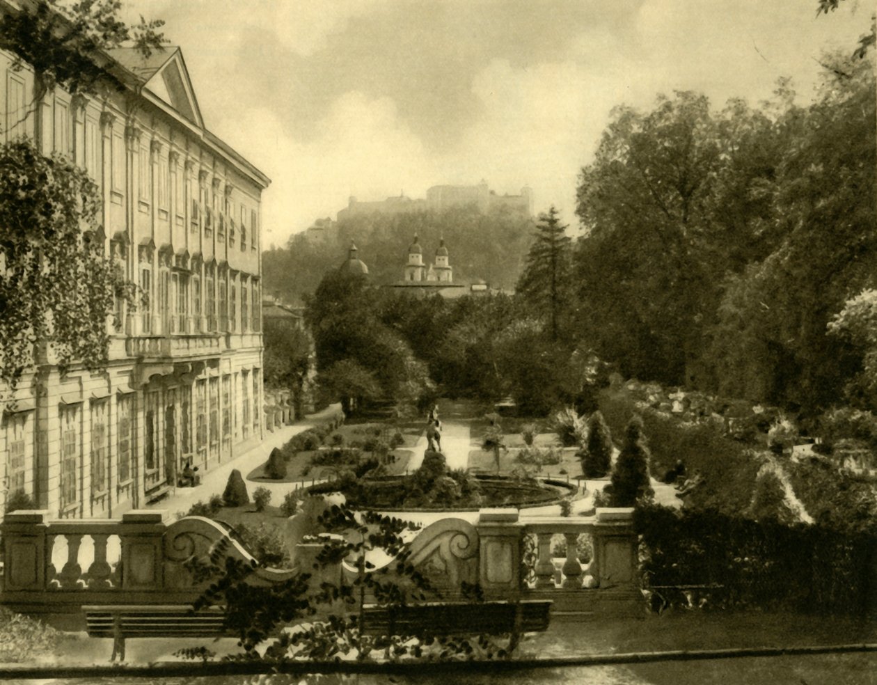 Het Mirabell Paleis en tuinen, Salzburg, Oostenrijk, ca. 1935 door Unbekannt