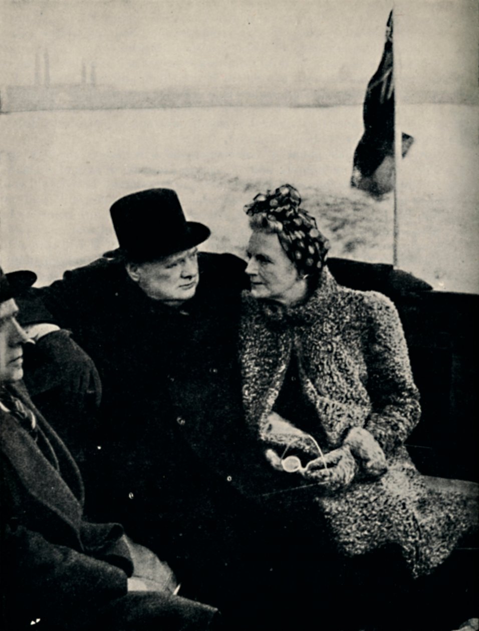 De premier bezoekt de dokken van Londen, c1940, 1945 door Unbekannt