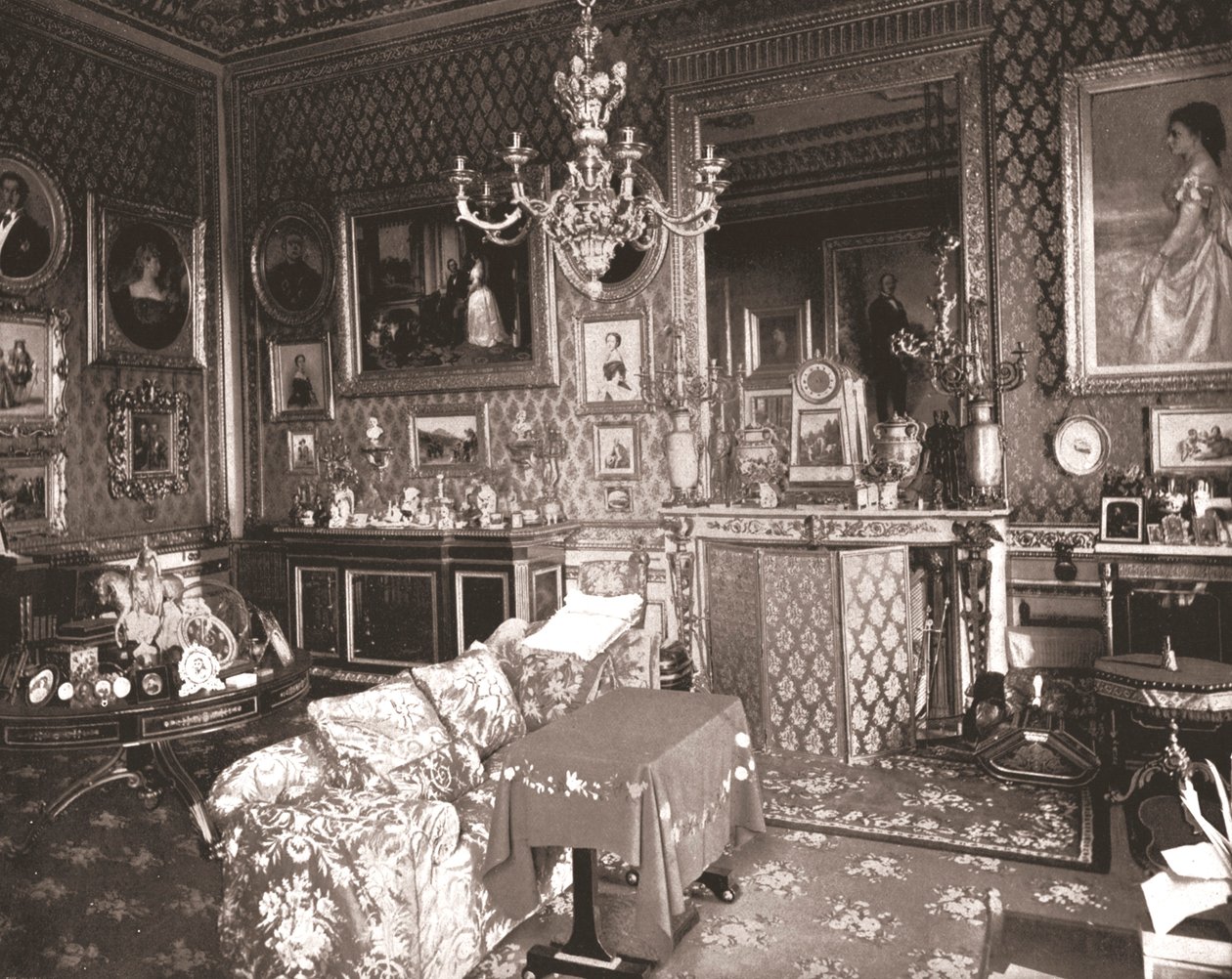 De zitkamer van de koningin, Windsor Castle, Berkshire, 1894 door Unbekannt