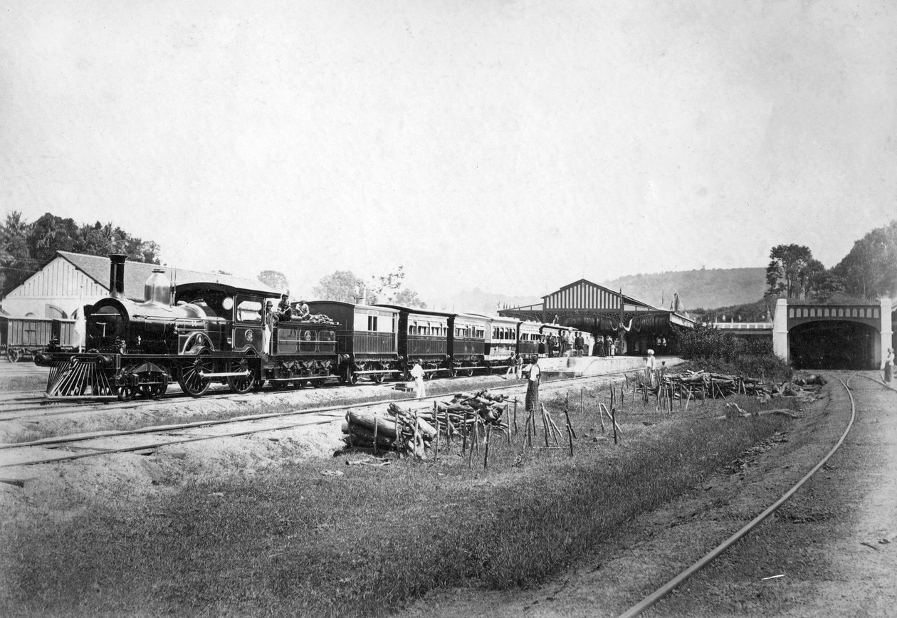 De Koninklijke Trein vertrekt van station Kandy, Sri Lanka, c1910s door Unbekannt