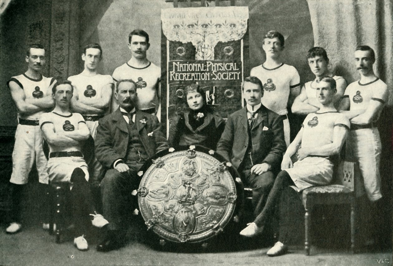 Het team van Aberdeen Gymnasten, Winnaars van de N.P.R.S. Challenge Shield, 1902 door Unbekannt