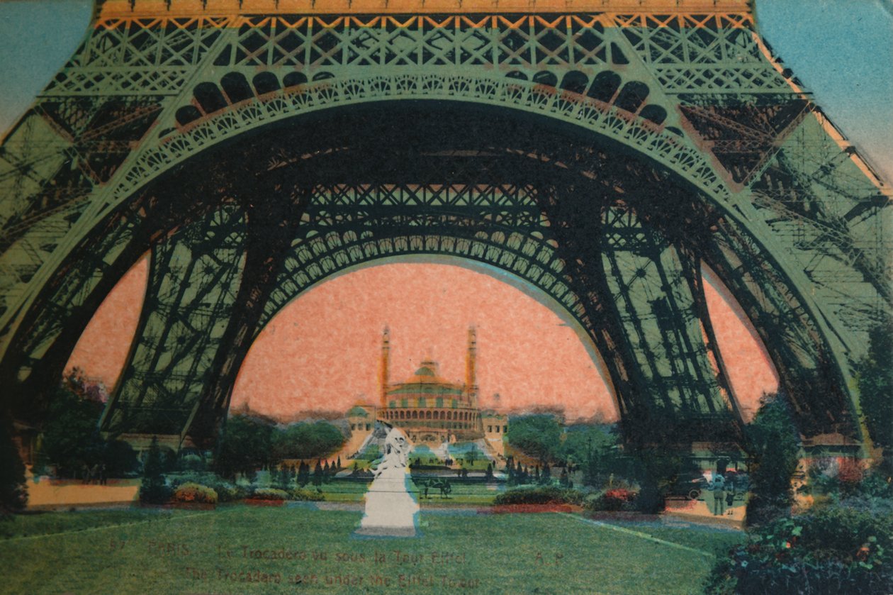 Het Trocadéro gezien onder de Eiffeltoren, Parijs, ca. 1920 door Unbekannt