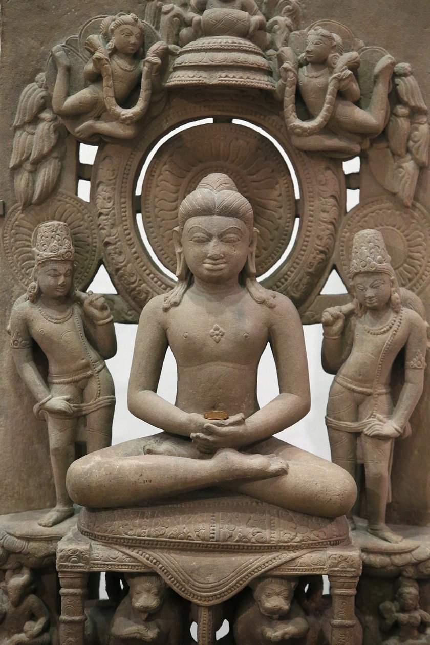 Het Victoria en Albert Museum. De Jina Rishabhanatha. 800-900. Zandsteen. Noord-India. Verenigd Koninkrijk door Unbekannt
