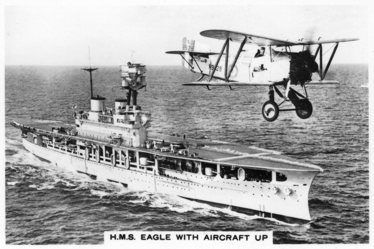 Het vliegdekschip HMS Eagle en een Fairey Flycatcher vliegtuig, 1937 door Unbekannt